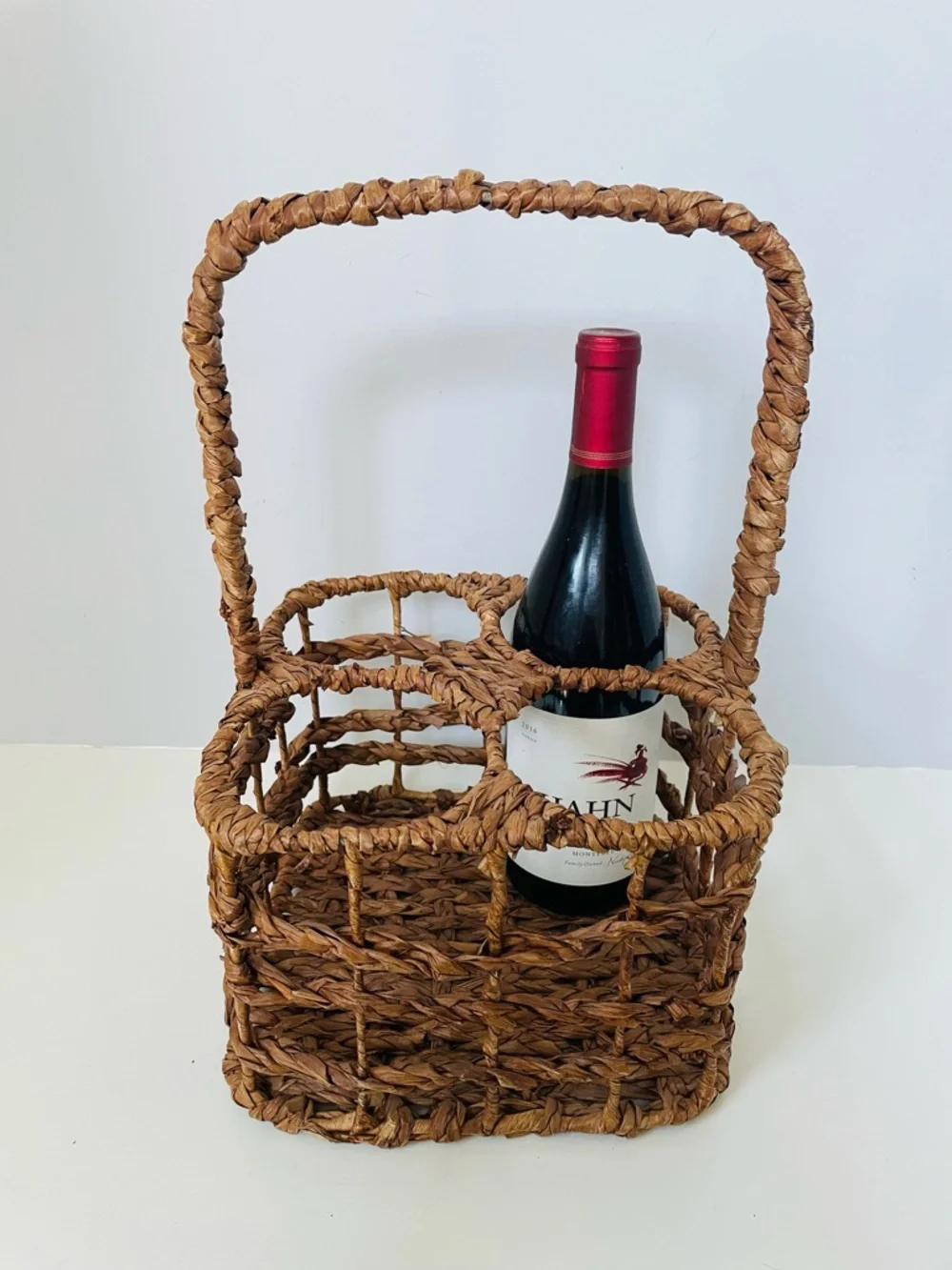 Wine Caddy Carrier Rustic Woven Basket Wine Display (Wine Bottle Not Included)
